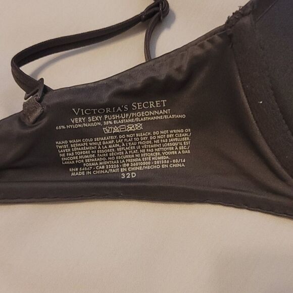 Bundle of Victoria's Secret bras - Picture 7 of 8